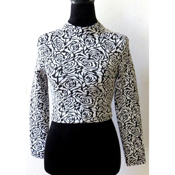 H&M Divided Long Sleeve Crop Top Black & White Floral pattern  Small  EUC - Picture 1 of 7